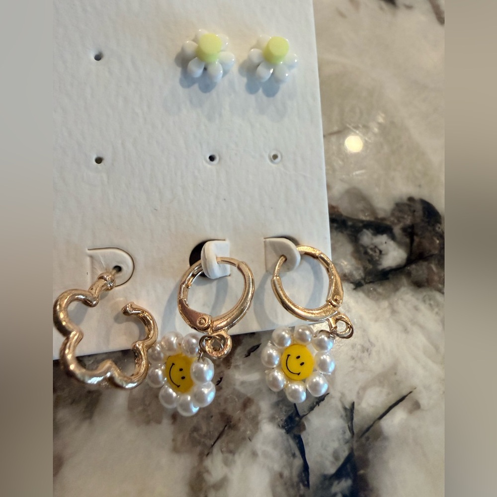 American Eagle Assorted Earring Spring Set - Picture 4 of 6